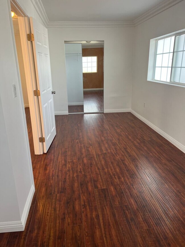 Building Photo - 1248 S Manhattan Pl