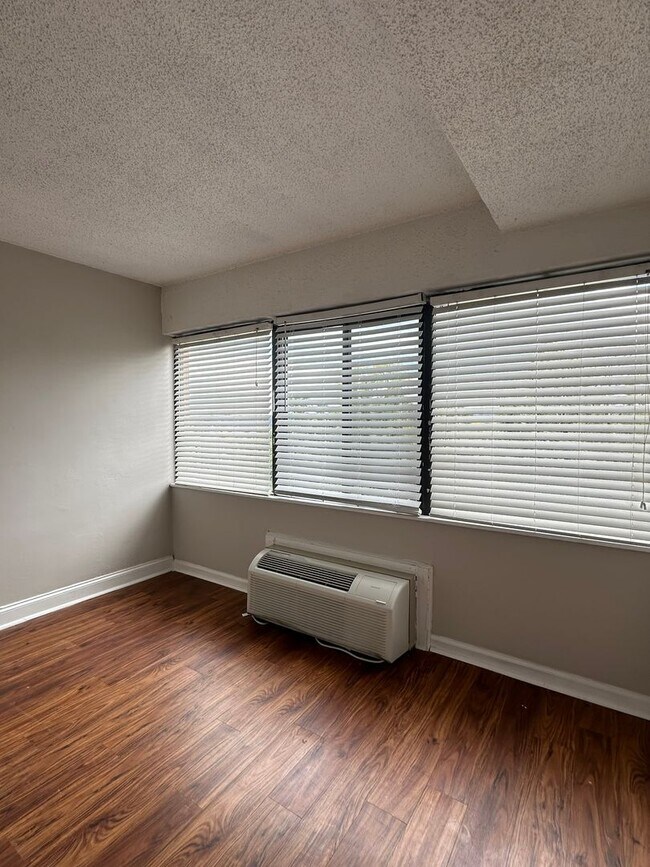 Building Photo - University Towers- 1bd/1ba Apartment Available for Fall 2026!