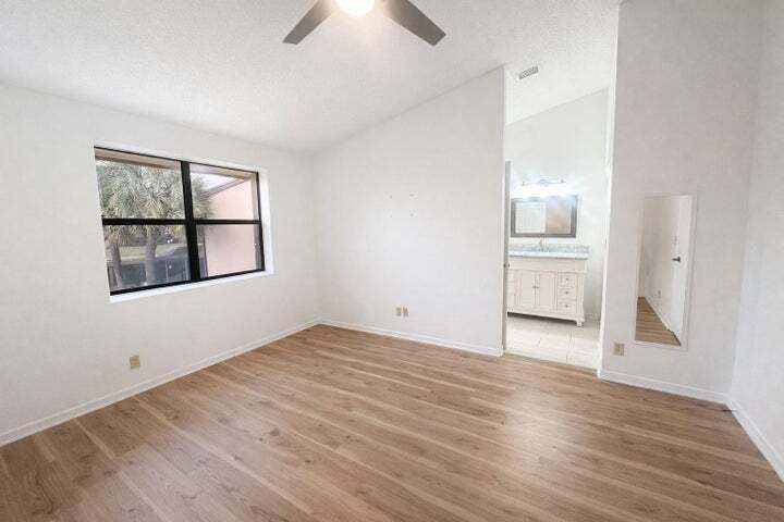 Building Photo - 3950 Cocoplum Cir