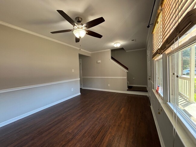 Building Photo - Townhouse Ready for Rent