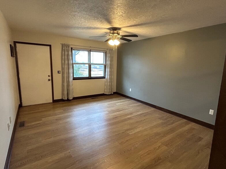 Building Photo - 609 Nelson Dr