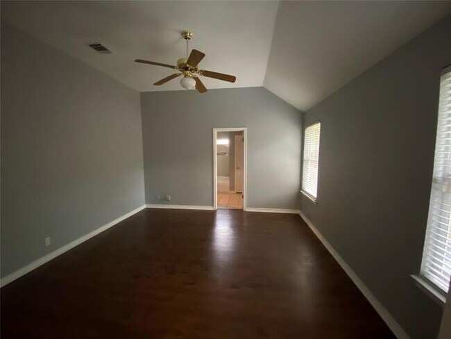 Building Photo - 1513 Deepwoods Trail