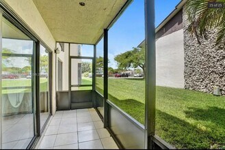 Building Photo - 311 W Laurel Dr