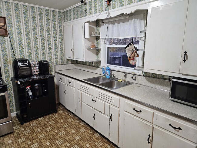 Building Photo - 1656 Hamburg Tpke