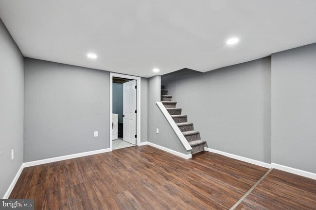 Building Photo - 2534 N Stanley St