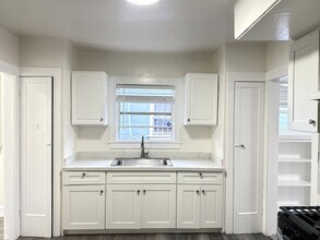 Building Photo - 1321