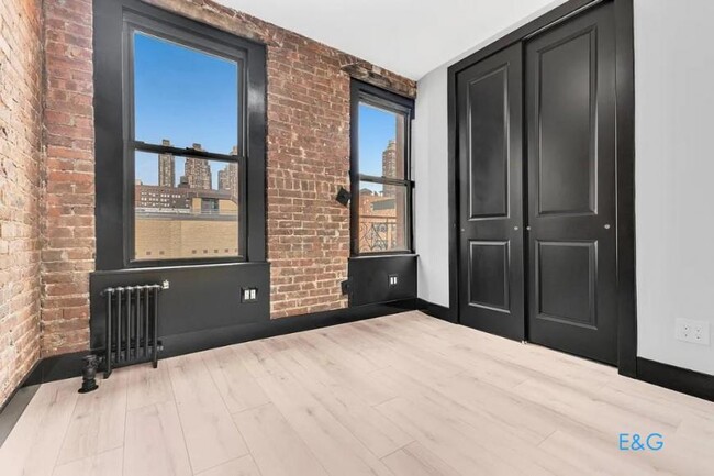 Building Photo - 3 bedroom in New York NY 10019
