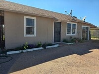 Building Photo - A quaint home offering a convenient location within walking distance to downtown Wickenburg