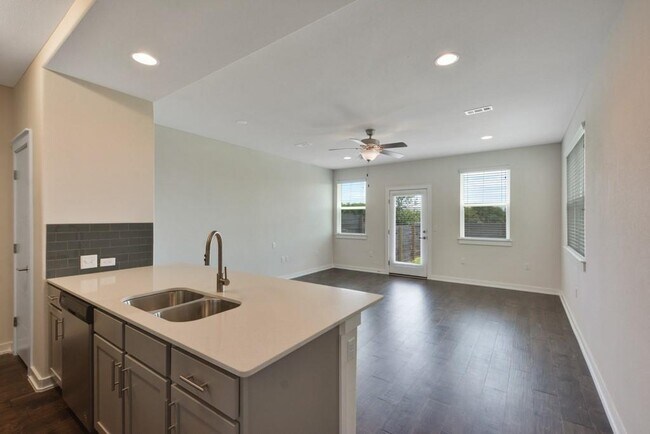 Building Photo - 8913 Parker Ranch Cir