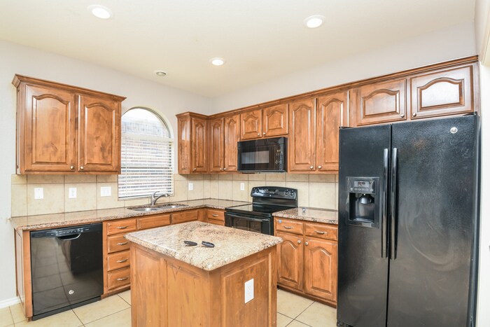 Building Photo - 1216 Sunderland Ln