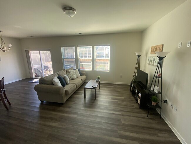 Building Photo - Trivium