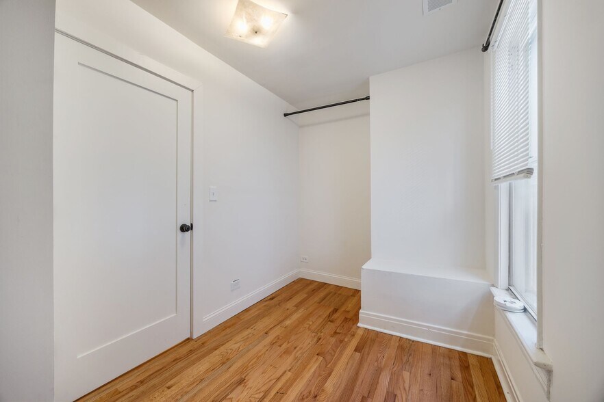 Building Photo - 1015 Garnett Pl