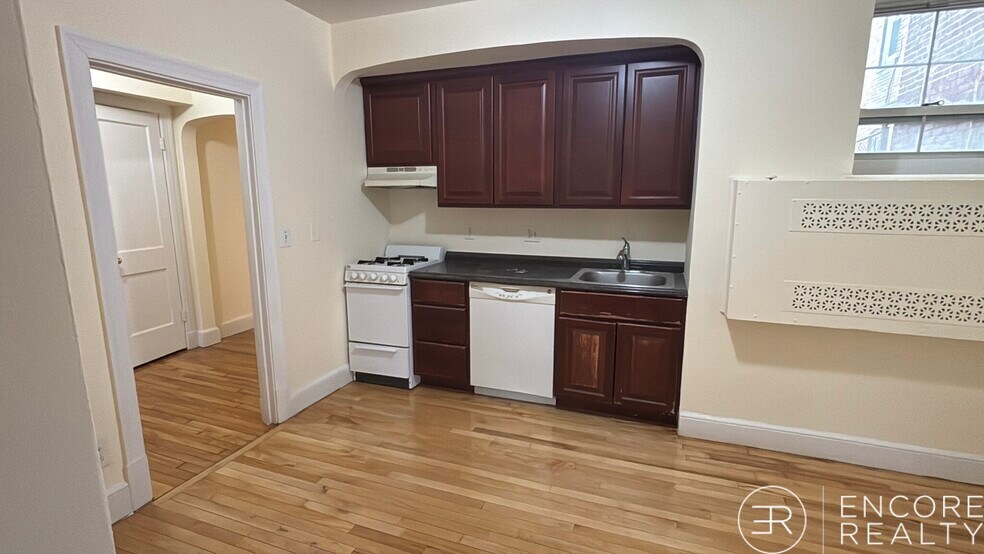 Building Photo - 1555 Beacon St