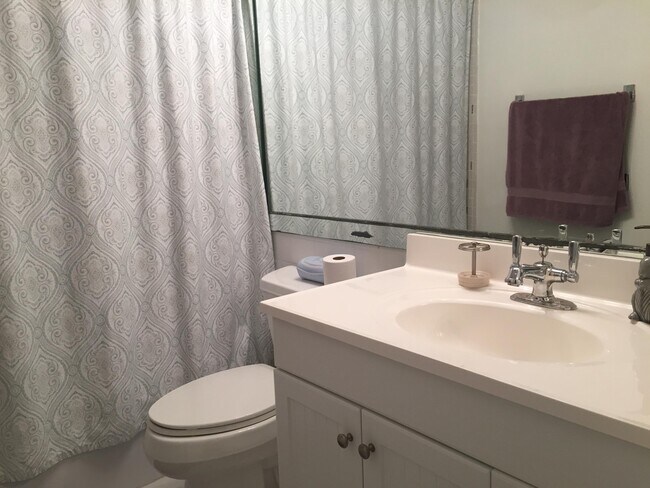 Building Photo - 698 NE Spanish River Blvd