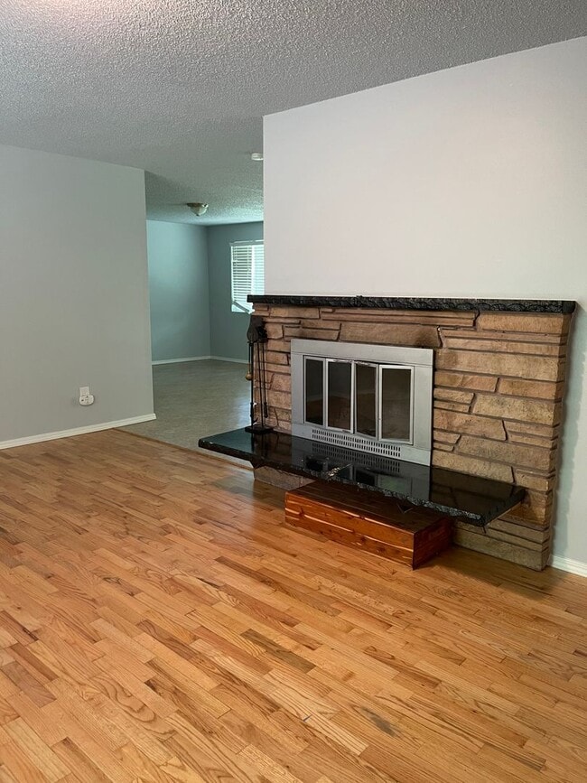 Building Photo - Nice Home with Large Backyard in Desirable...