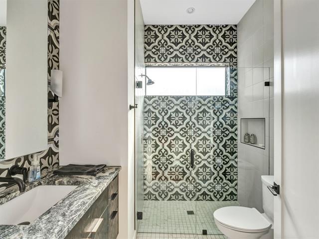 Building Photo - 8635 San Leandro Dr