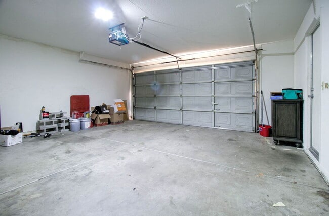 Building Photo - 1756 E Kesler Ln