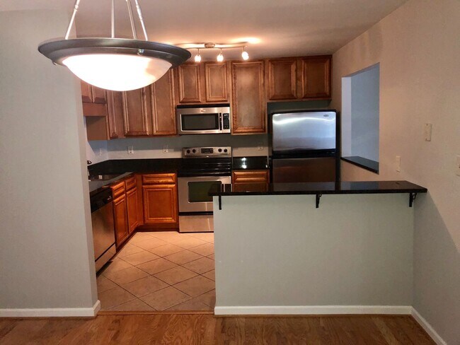 Building Photo - Very Spacious 2bd/2ba Condo in Brookhaven ...