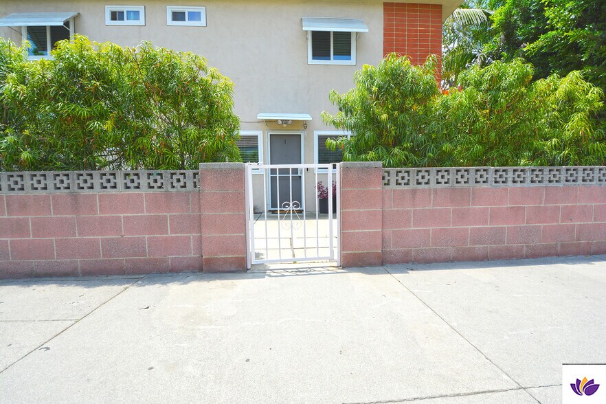 Primary Photo - 10854 Morrison St