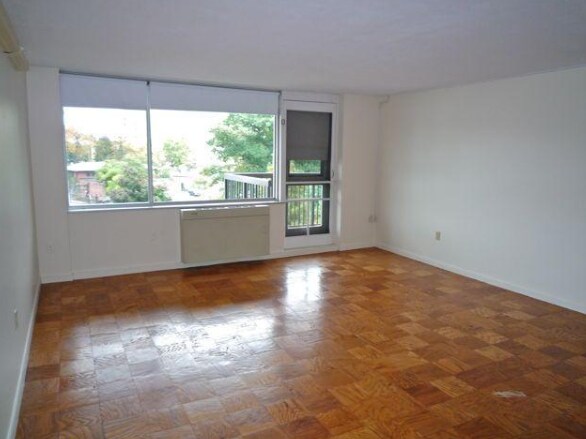 Building Photo - 16 Monmouth Ct