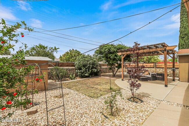 Building Photo - 513 Cardon St