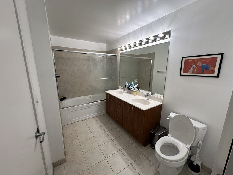 Building Photo - 235 W Van Buren St