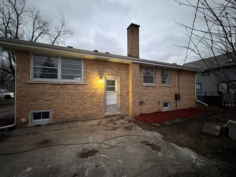 Building Photo - 5610 Bohlander Ave