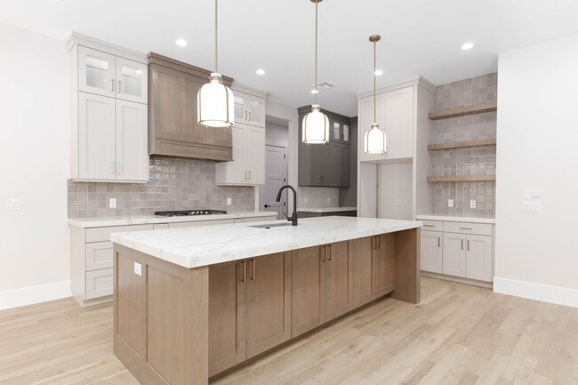 Building Photo - Gorgeous 5 bed 4 bath in Desert Canyons