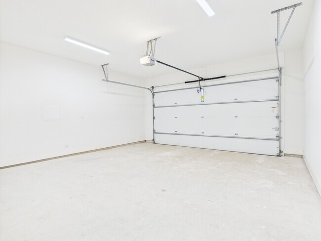 Building Photo - 2940 Huffman Way - C
