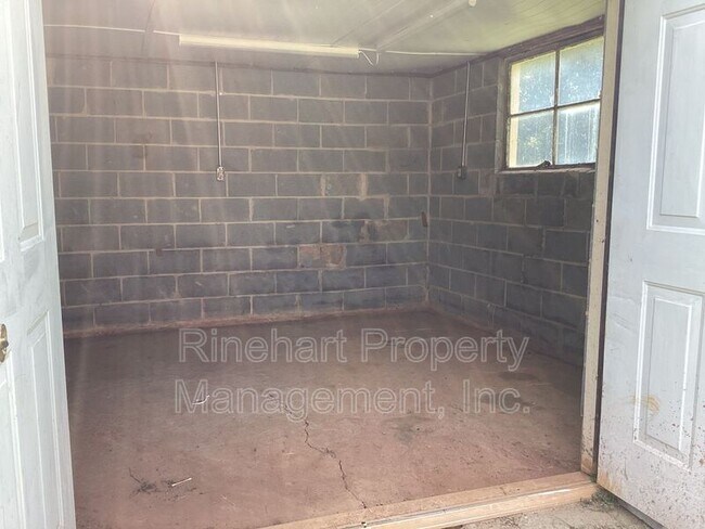 Building Photo - 760 Goudlock Rd