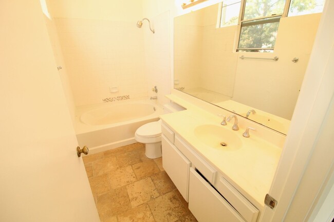 Building Photo - Cape Weston Condo with Great Layout!