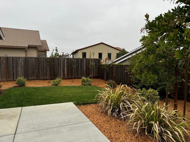 Building Photo - Fountaingrove 4 bedroom beauty