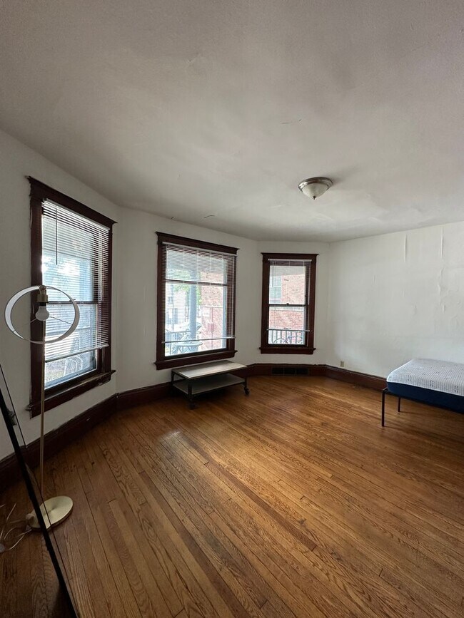 Primary Photo - 146 W Gorham St