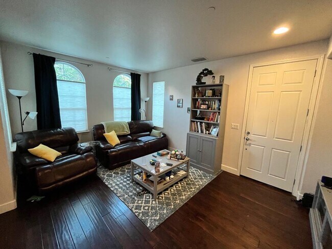 Building Photo - 2270 Bell Flower Ln