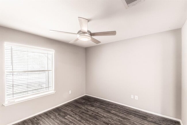 Building Photo - 180 Onyx Lake Dr