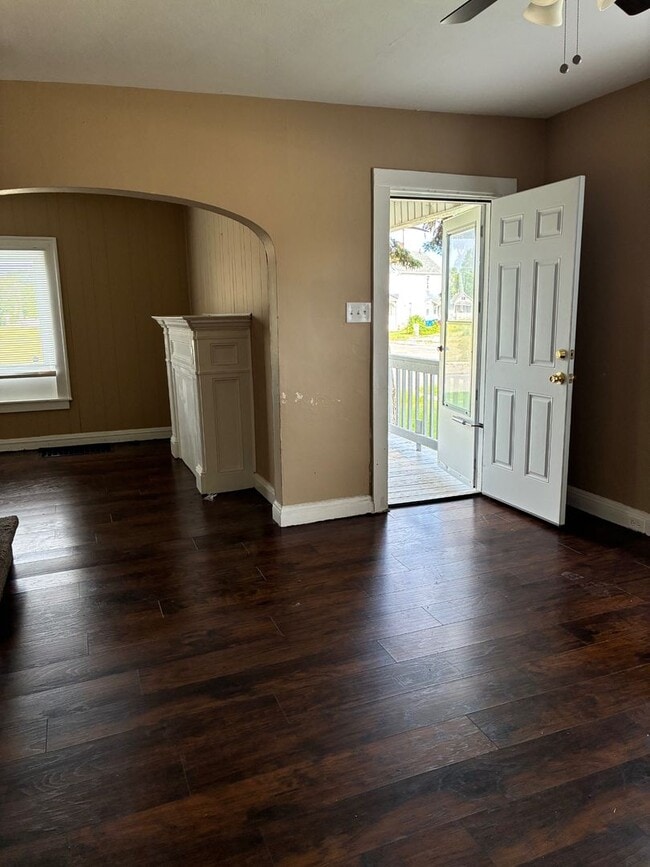 Building Photo - Charming 3-Bedroom Property in Prime Location