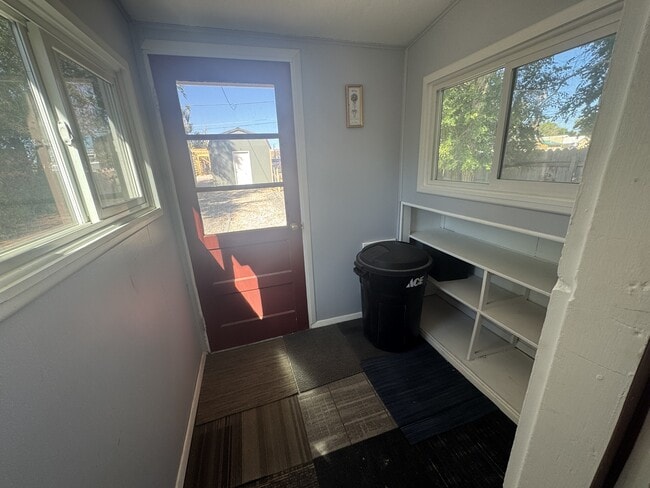 Building Photo - 634 4th Ave N