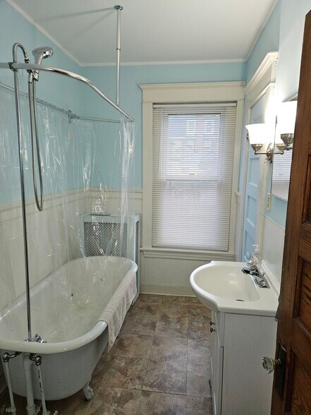 Bathroom - 228 E Ettwein St