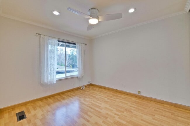 Building Photo - 2-Bed Cupertino Home with Private Yard, In-Unit Laundry, Pool and Clubhouse