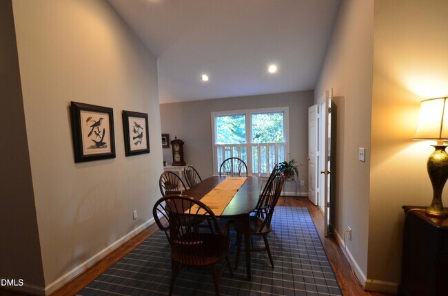 Building Photo - 531 Weathersfield