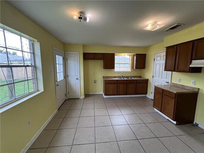 Building Photo - 9102 Titans Dr