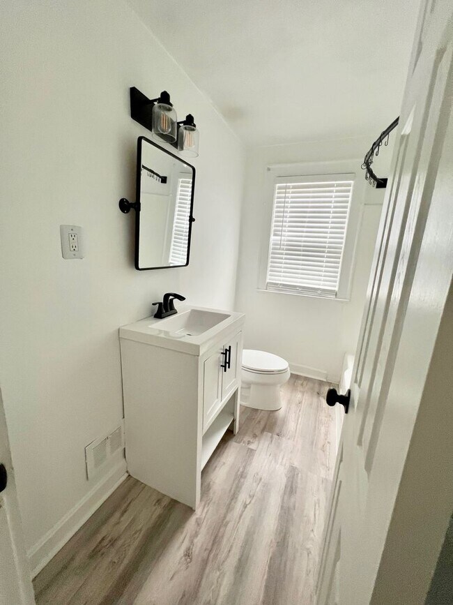 Building Photo - 2BD/1BA Brick Home in Cul-de-sac!