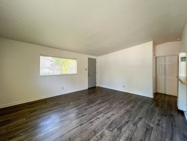 Building Photo - 1644 F St