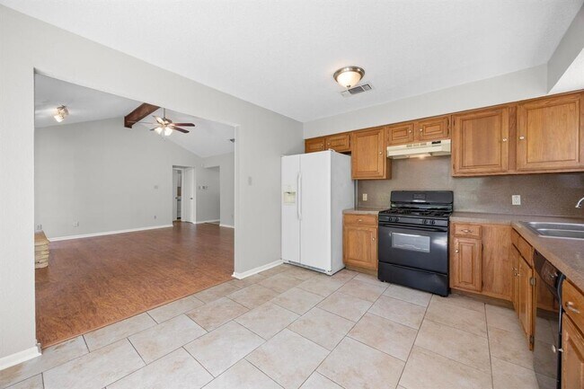 Building Photo - 2304 Silver Spur Dr