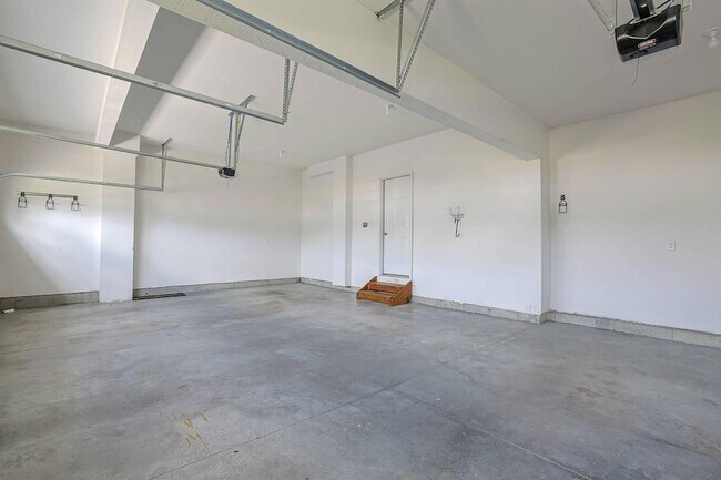 Building Photo - 6545 Cannondale Dr