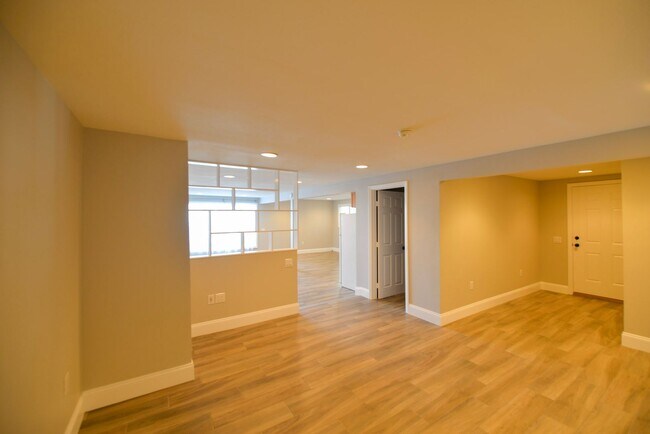 Building Photo - 1006 S El Camino Real