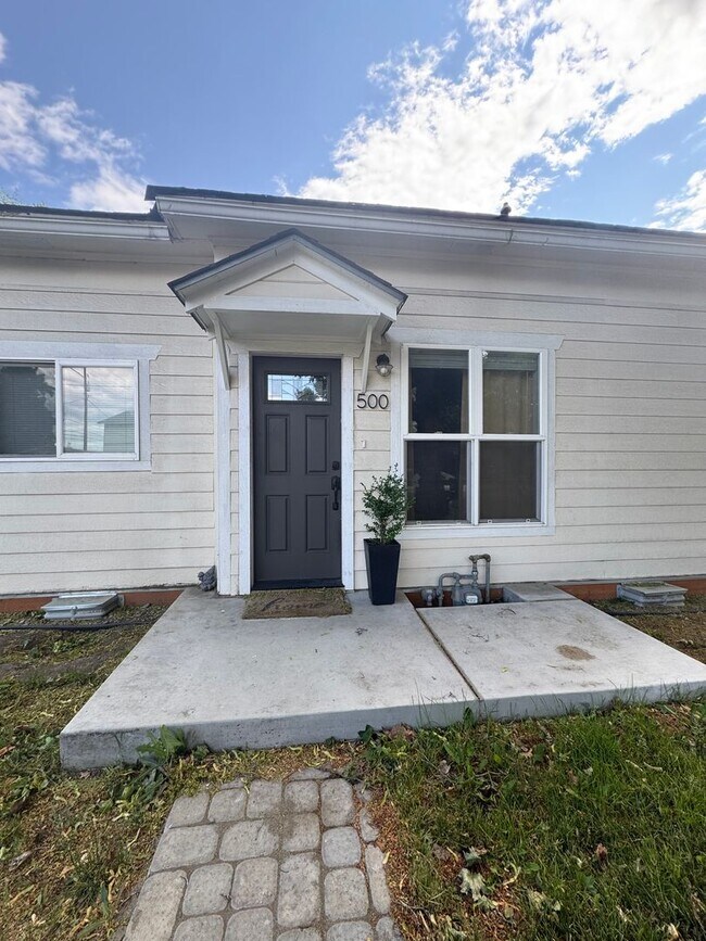 Primary Photo - Updated 3 Bed/ 2 Bath Rental