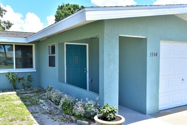 Building Photo - Updated Annual 2/1 on Overbrook Rd