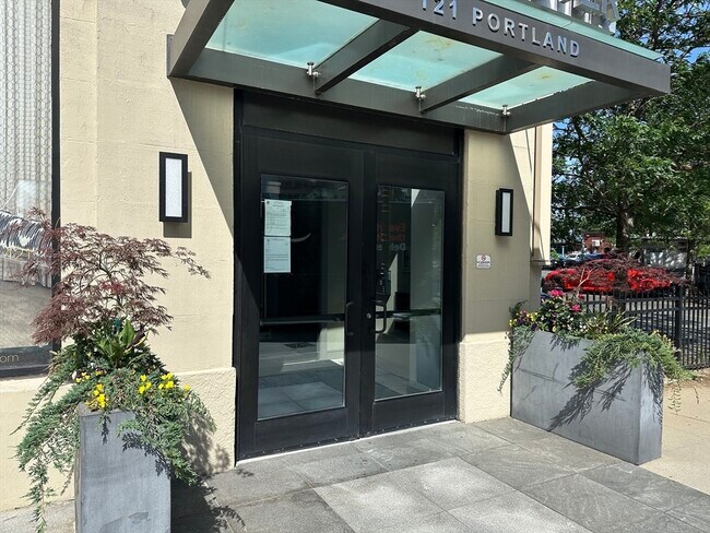 Building Photo - 121 Portland St