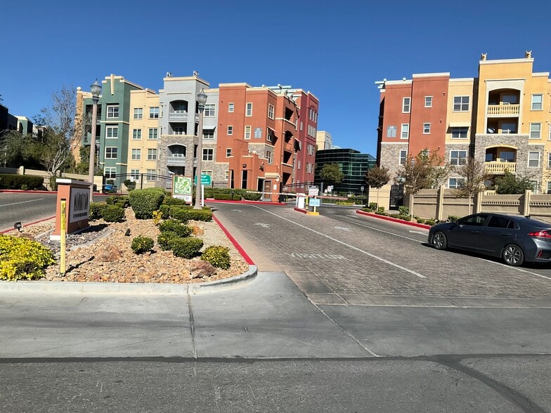 Building Photo - 38 E Serene Ave